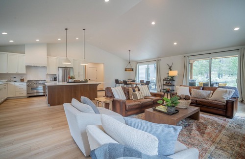 Deer Park House | 2 Mt. Adams Lane | 4BD/4.5BA, Sleeps 10