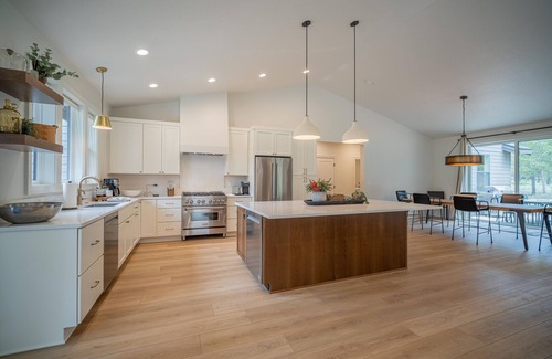 Deer Park House | 2 Mt. Adams Lane | 4BD/4.5BA, Sleeps 10