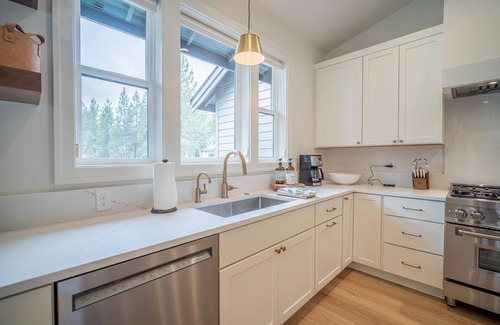 Deer Park House | 2 Mt. Adams Lane | 4BD/4.5BA, Sleeps 10