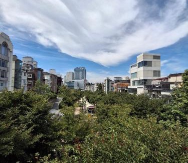 Sinchon-dong Apartment | #2 NEW open 신축건물 엘리베이터 짐보관 홍대입구역 도보5분 마포구 쇼핑