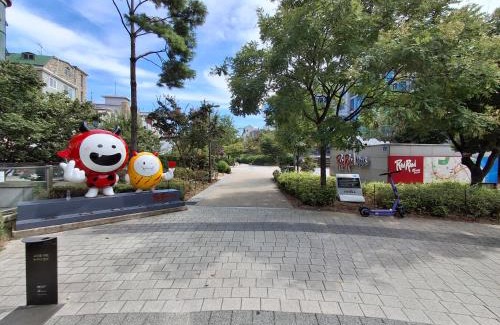 Sinchon-dong Apartment | #2 NEW open 신축건물 엘리베이터 짐보관 홍대입구역 도보5분 마포구 쇼핑