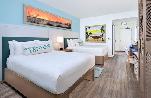 Fort Myers Beach Resort | 2 Oceanview Resort Stays w/Live Entertainment & Bar - Parking
