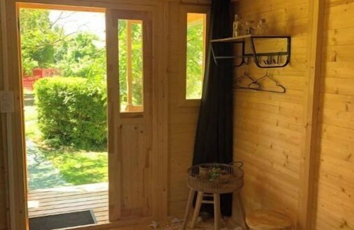 Monbequi Cabin | 2 or 4-seater caravan in wooded park.