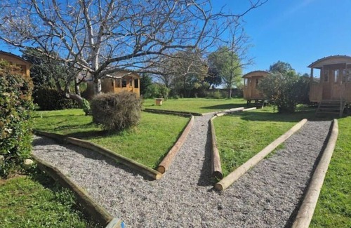 Monbequi Cabin | 2 or 4-seater caravan in wooded park.
