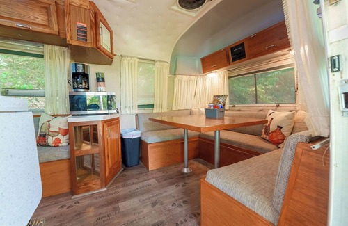 Logan House | 2-Person Romantic Airstream Glamper in Hocking Hills, Ohio