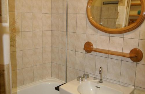 Prapoutel Apartment | 2 pièces au pied des pistes, balcon, parking gratuit, proche commerces et ESF - FR-1-557-24