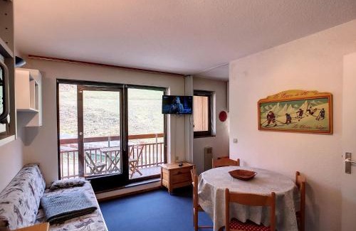 Les Bruyeres Apartment | 2 pièces cabine cosy 4 pers, pied des pistes, parking gratuit, Les Menuires - FR-1-178-369