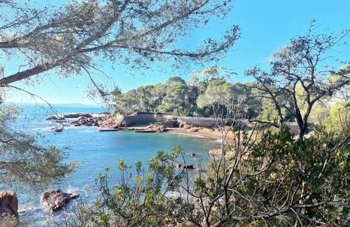 Boulouris-sur-Mer Apartment | 2 pièces Saint Raphael rénové, classé 4 étoiles, 100 m plages, piscine, tennis, parc, terrasse, jardin privatif