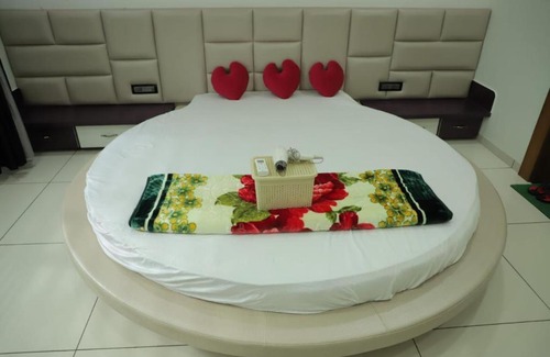 Ujjain Hotel | 2 Pie R