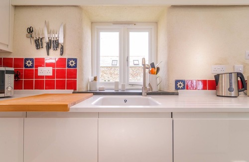 Trenance Cottage | 2 Porth Farm Cottages is a cottage that sleeps 4 guests in 2 bedrooms
