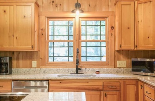 Lakemont Cabin | 2 Primary Suites, GREAT location, High Speed Wifi