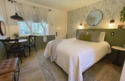 Port Angeles Hotel | #2 *Quaint Room Near Lake Crescent for a Retreat✷