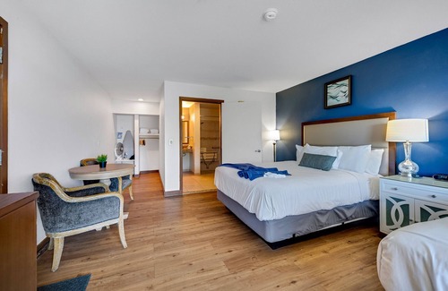 Bodega Bay House | 2 Queen ADA Room for family