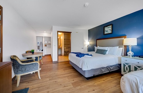 Bodega Bay House | 2 Queen ADA Room for family