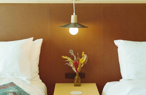 San Jacinto Hotel | 2 Queen Bed Rooms w/Balconies | Walk to Sand, Shops & Galveston Sights