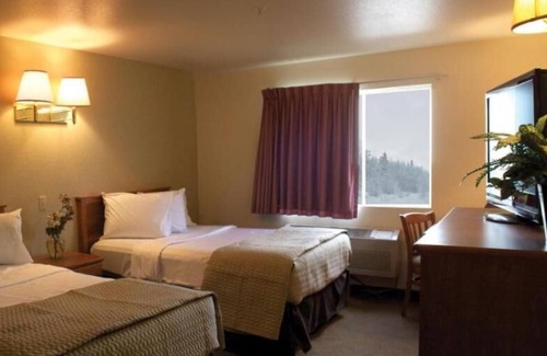 Kellogg Apartment | 2 Queen Beds at FairBridge Inn & Suites Kellogg
