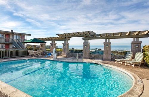 San Simeon Hotel | 2 Queen Beds Room | Oceanfront Resort w/Outdoor Firepits and Pool