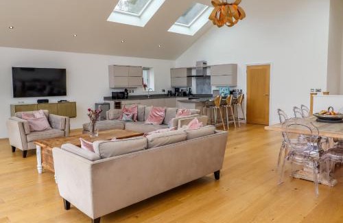 St Ives House | 2 Remera
