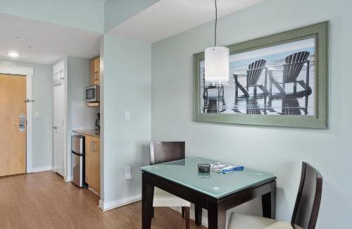Baytowne Wharf House | 2 Resort Studios by AvantStay Sleeps 8 Pool Shuttle Tennis Near Baytowne Beach