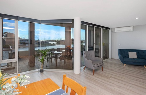 Port Macquarie Apartment | 2 Riana Moorings - Luxury Waterfront Apartment