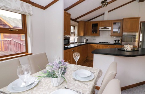 Boncath Cottage | 2 RIVERSIDE LODGE, family friendly, with hot tub in Cenarth