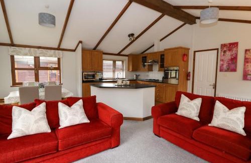 Cenarth House | 2 Riverside Lodge