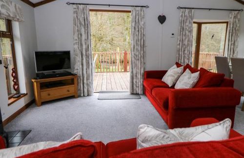 Cenarth House | 2 Riverside Lodge