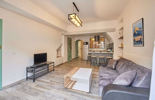 Saint-Jeannet Apartment | 2-room apartment in the heart of the old village opposite the restaurant
