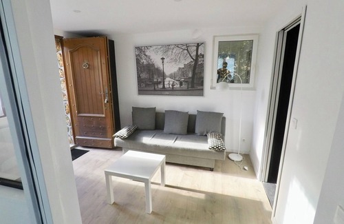 Bievres Apartment | 2-room apartment in quiet neighborhood