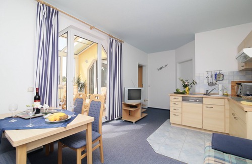 Graal Mueritz Apartment | 2-room apartment with large conservatory with fireplace in the attic