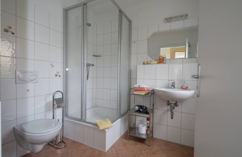 Graal Mueritz Apartment | 2-room apartment with large conservatory with fireplace in the attic