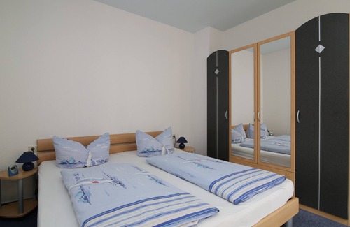 Graal Mueritz Apartment | 2-room apartment with large conservatory with fireplace in the attic