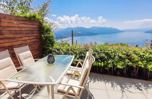 Campagnano di Roma Apartment | 2-room corner apartment with 2 terraces, garden, parking space and garage