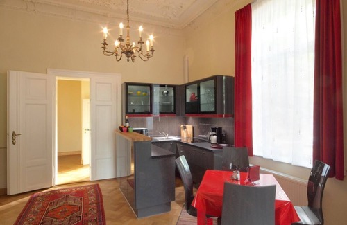 Suedvorstadt Apartment | 2-room flat in Dresden-Südvorstadt, raised ground floor, 1 double bed, diningroo