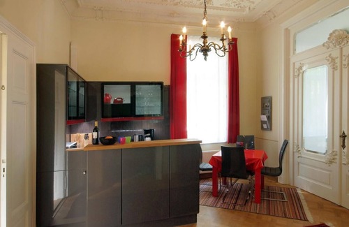 Suedvorstadt Apartment | 2-room flat in Dresden-Südvorstadt, raised ground floor, 1 double bed, diningroo