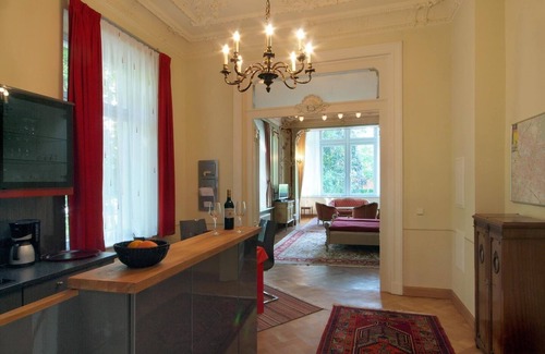 Suedvorstadt Apartment | 2-room flat in Dresden-Südvorstadt, raised ground floor, 1 double bed, diningroo