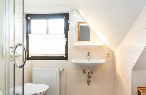 Neuensien Apartment | 2-room holiday apartment I (H) - holiday rooms and apartments with a view of the lake