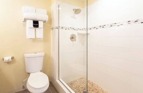 Christiansted Hotel | 2-Room Rental | City Views + Easy Access to Art, Eats & History
