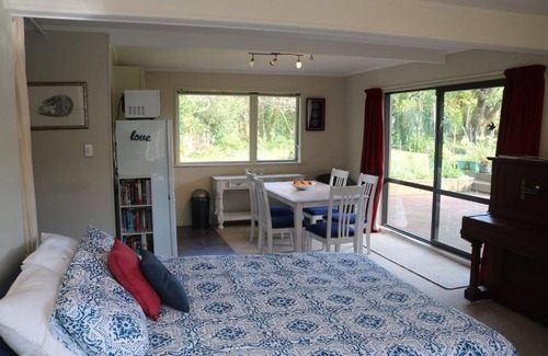 Tauranga Apartment | 2 seperate sleeping areas, kitchenette & pool. Good for families and groups.