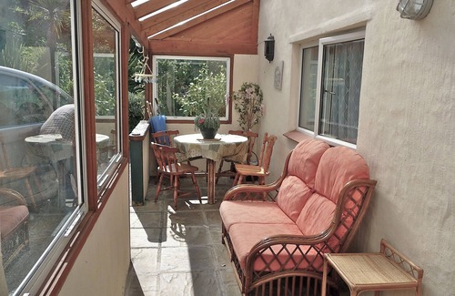 Portreath House | 2~Short walk~Beach~Pubs~Shops: Chlorine safe Pool and Hot tub, Games room, WiFi