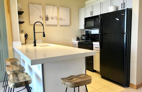 Sandpoint Condo | 2 SKI FREE Ski in/Ski out White Pine Lake View Condo, Heart of The Village