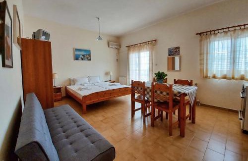 Kefalari Apartment | 2 Space - Selfcatering Apartment Helen No 7