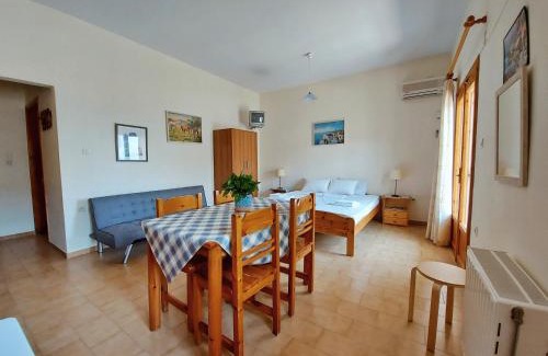 Kefalari Apartment | 2 Space - Selfcatering Apartment Helen No 7