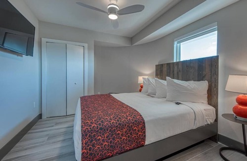 Treasure Island Hotel | 2 Spacious Suites by the Bay – Walk to Everything in Treasure Island!