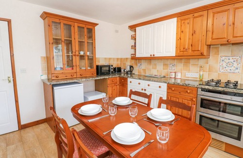 Haltwhistle Cottage | 2 STABLE MEWS in Haltwhistle
