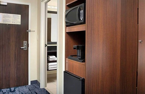 Linthicum Heights Hotel | 2-Star Hotel ∙ Fairfield Inn & Suites Baltimore BWI Airport