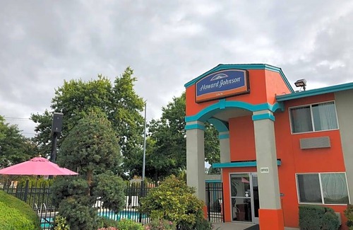 Southeast Salem Hotel | 2-Star Hotel ∙ Howard Johnson by Wyndham Salem