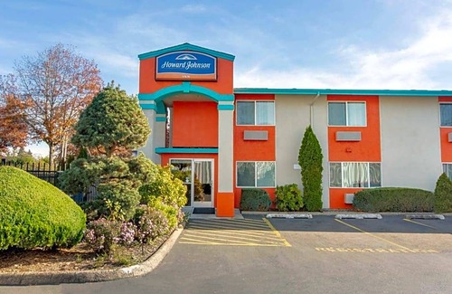 Southeast Salem Hotel | 2-Star Hotel ∙ Howard Johnson by Wyndham Salem