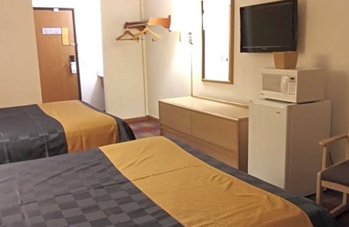 Champaign Hotel | 2-Star Hotel ∙ Americas Best Value Inn Champaign
