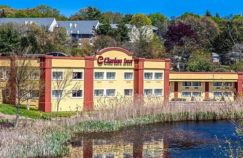 New London Hotel | 2-Star Hotel ∙ Clarion Inn New London/ Mystic